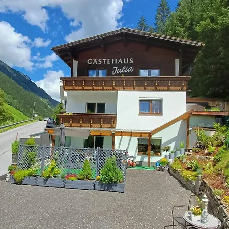 Konukevi Gaestehaus Julia Ischgl
